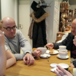 Diskussionen dauerten auch während der Kaffeepause Foto: Dr. Dawid Dawidowicz